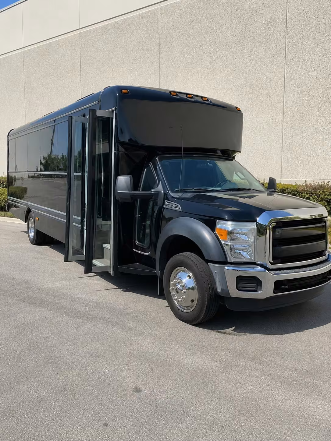 18 passenger party bus
